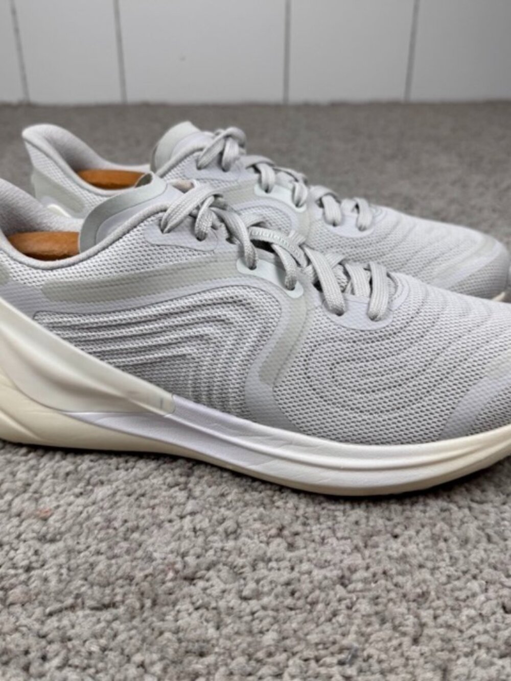 Lululemon Blissfeel Run 2 Running Shoes Women’s Size 9.5 White Gray Gym Training